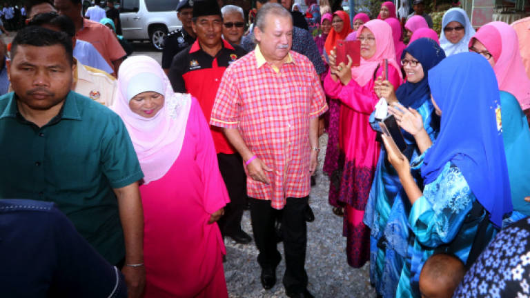 Sultan Johor visits Kampung Parit Bugis
