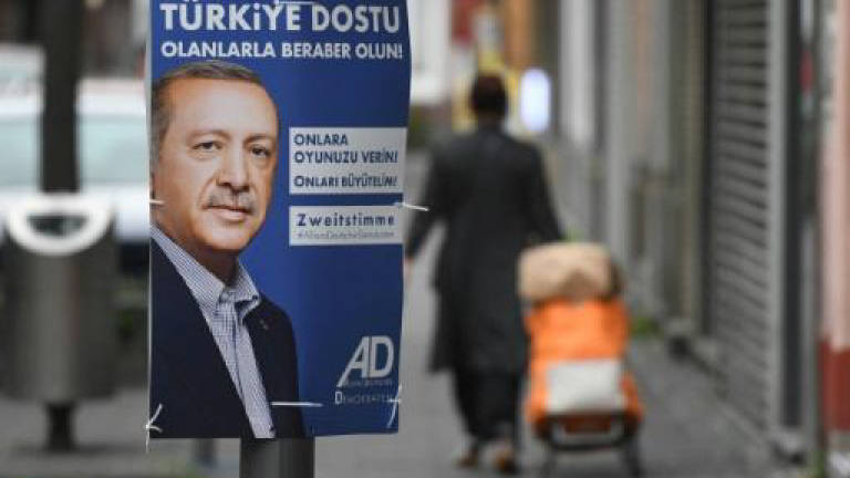 Amid bitter feud, Erdogan weighs in on German election