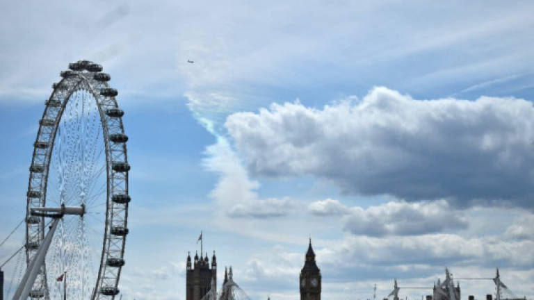 Tourists stranded as London Eye ferris wheel stops