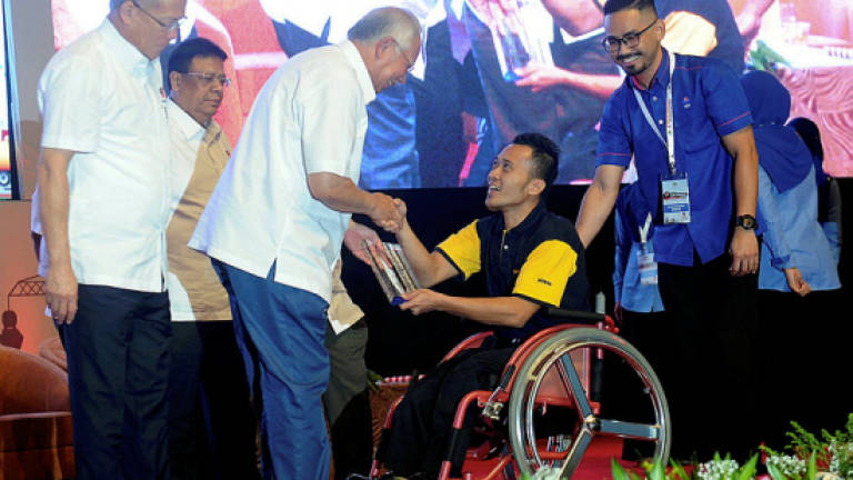 Give priority to local employees first: Najib