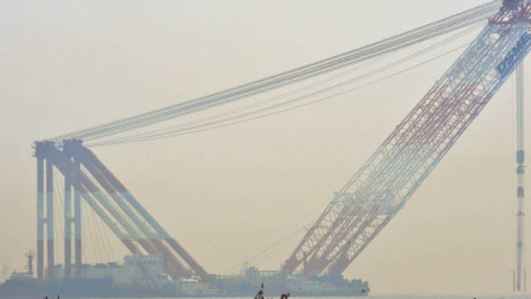 Two years after tragedy, cranes brace to raise Korea ferry