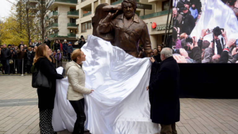 Statue of actor Bud Spencer unveiled in Budapest