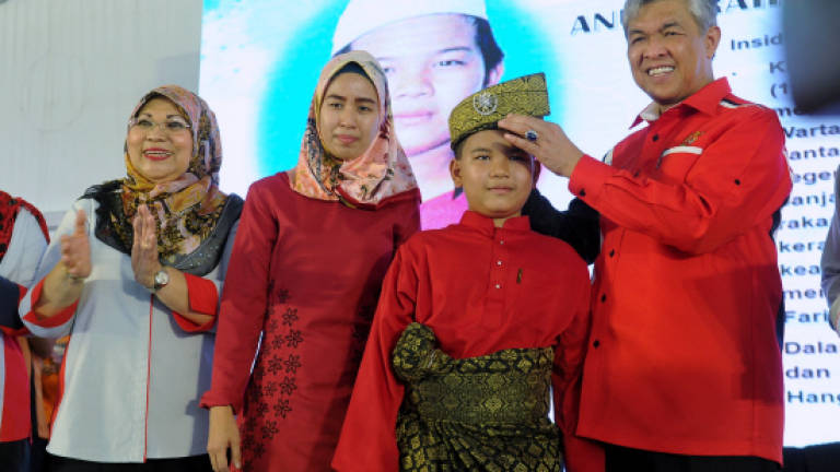 Tahfiz school student receives Pingat Hang Tuah for bravery during fire