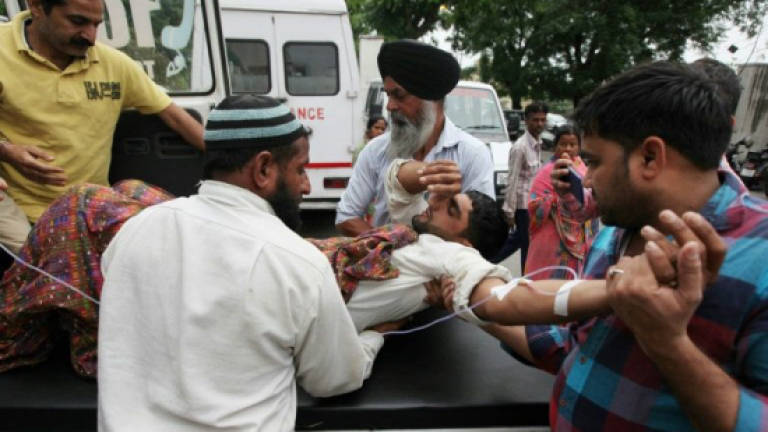 Pakistan-India gunbattle leaves five dead in Kashmir