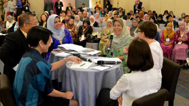 Women must master digital technology to remain relevant: Shahrizat