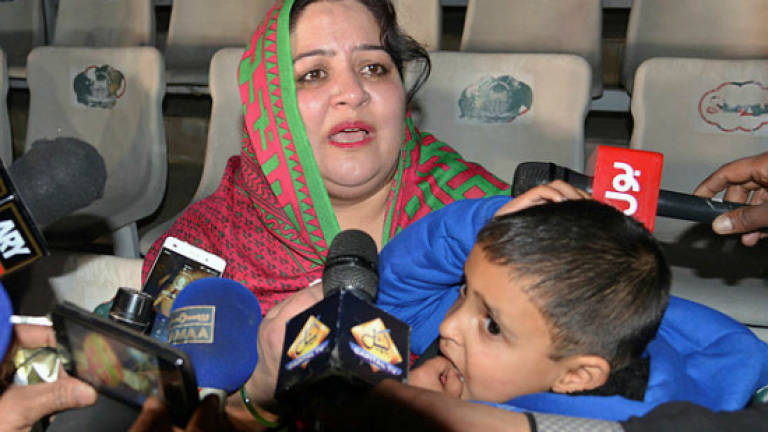 Pakistan thanks India after Kashmiri boy reunited with mother