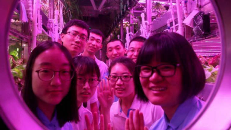 Chinese volunteers emerge from virtual moon base