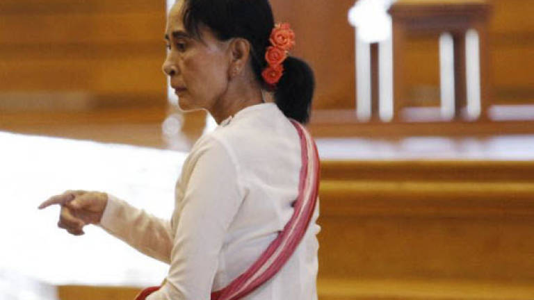 Aung San Suu Kyi to meet president, military chief on Wednesday