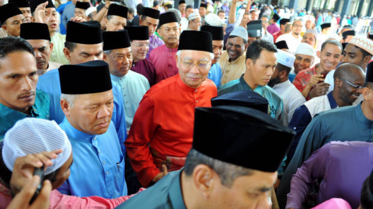 Thousands throng Raya open house of Najib, Cabinet ministers