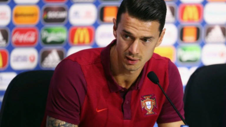 United rumours won't distract Fonte, says Puel