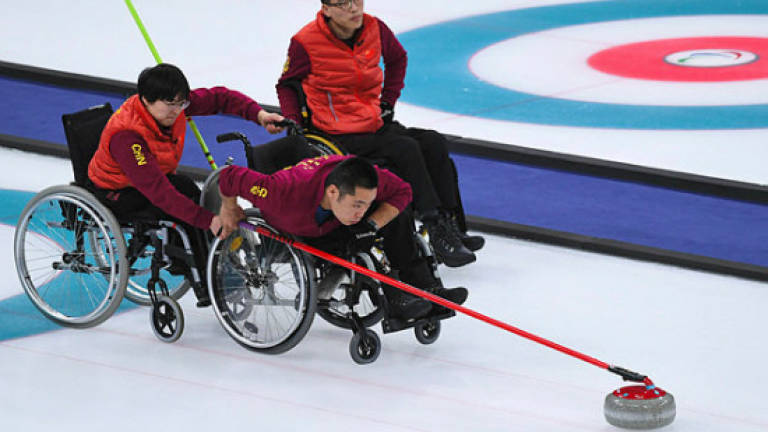 Wheelchair curling sets Pyeongchang pulses racing