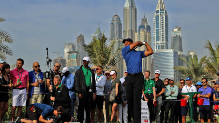 Tiger Woods struggles in Dubai