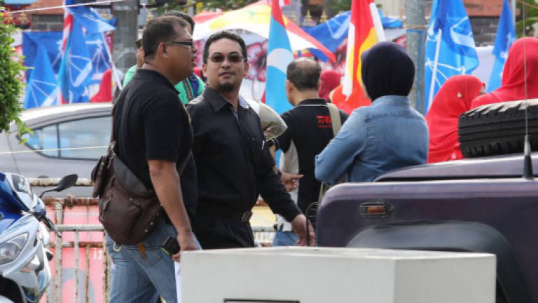 Police round up PKR members heading for protest against PM (Updated)