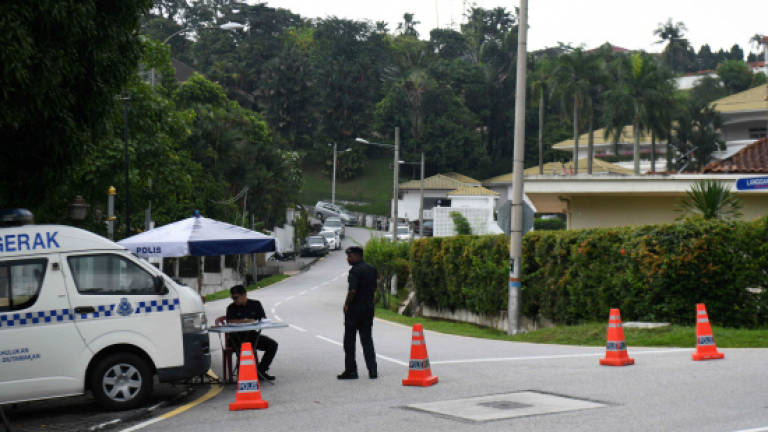 Police enforce security measures around Najib's residence