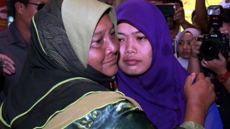 Young mother stranded in Indonesia wants to begin new life