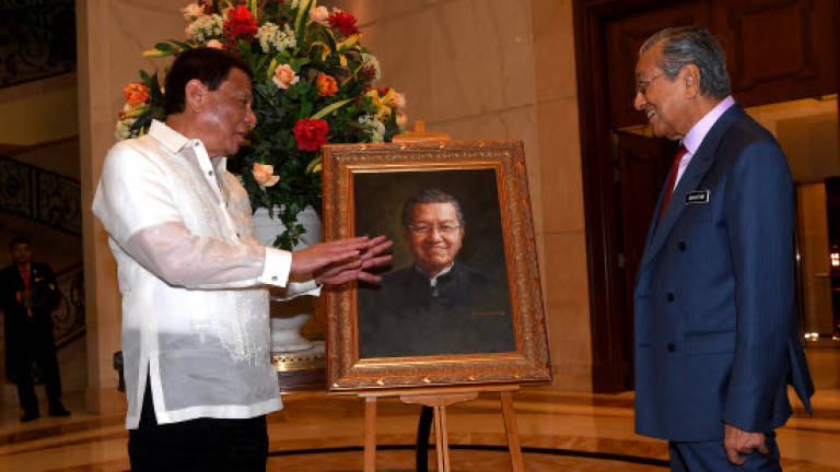 Philippine president Duterte meets with Mahathir