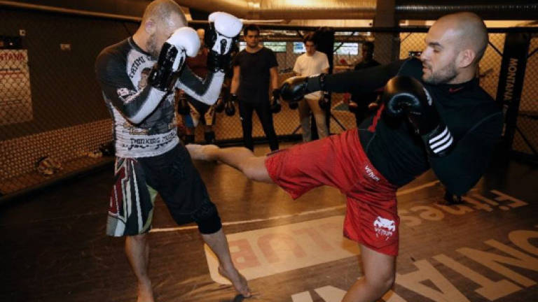French enthusiasts defy ban on Mixed Martial Arts