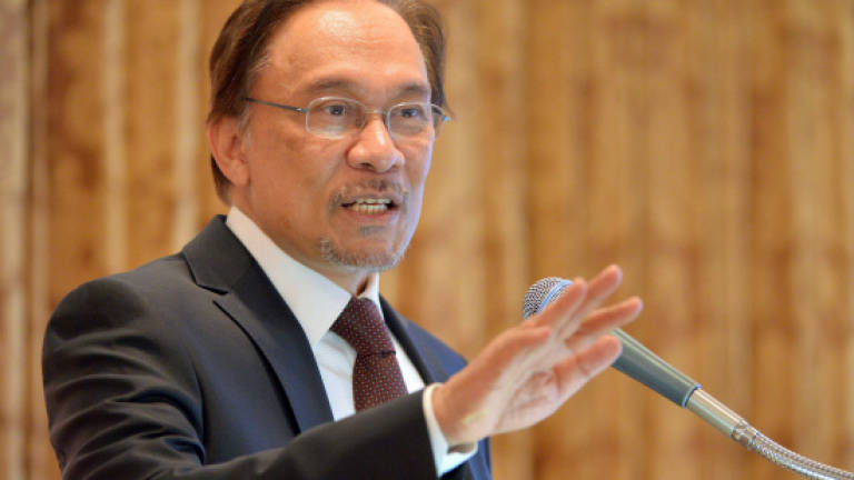 Anwar accuses government of MH370 cover up