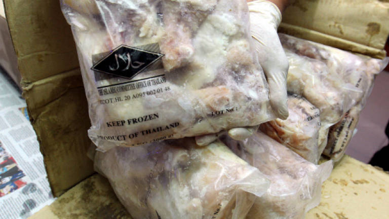 Customs officers seize 1,250 boxes of frozen chicken
