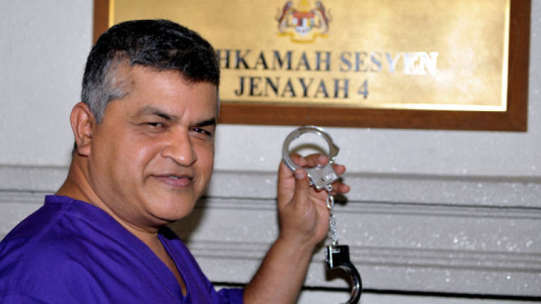 Rowdy group storms Zunar's cartoon exhibition
