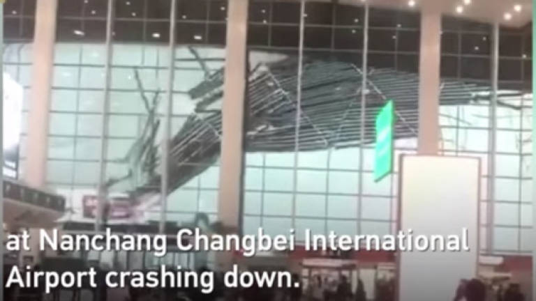 Strong winds bring down roof at Nanchang Changbei airport (Video)