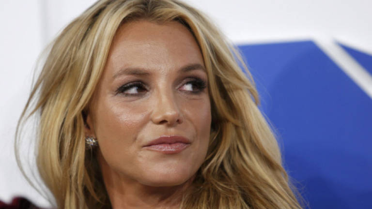 Britney underwhelms in MTV awards comeback