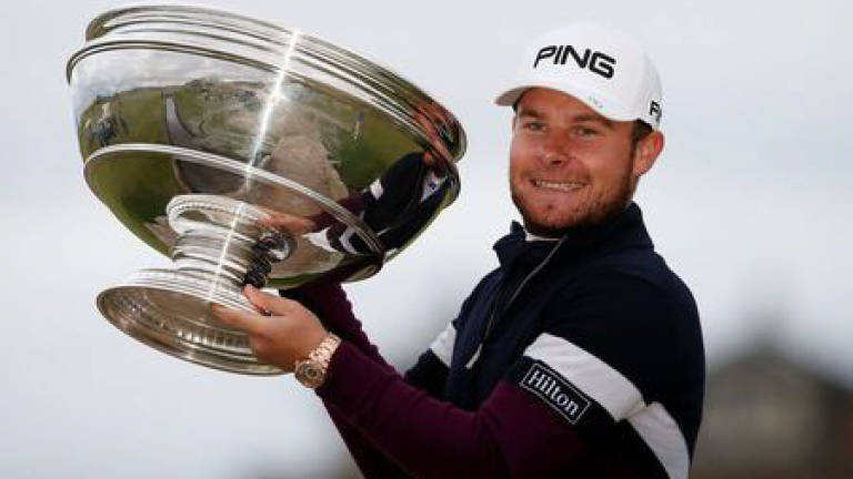 Hatton holds off record-breaking Fisher to win Dunhill Links