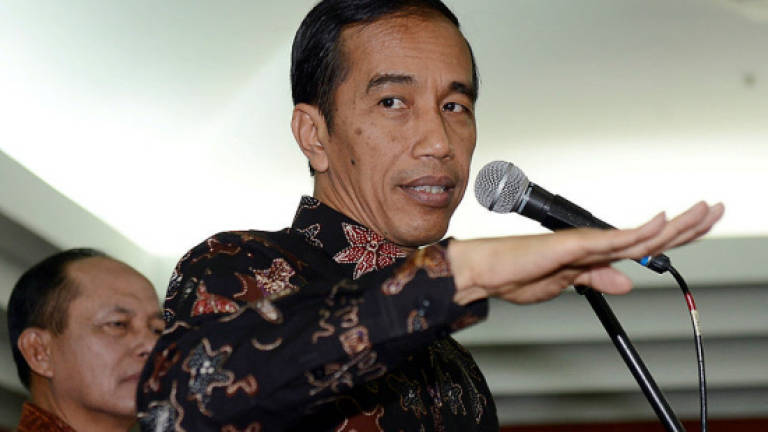 Indonesian president visits quake victims, orders fast reconstruction of public buildings