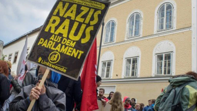 Austria MPs vote to seize Hitler birth house
