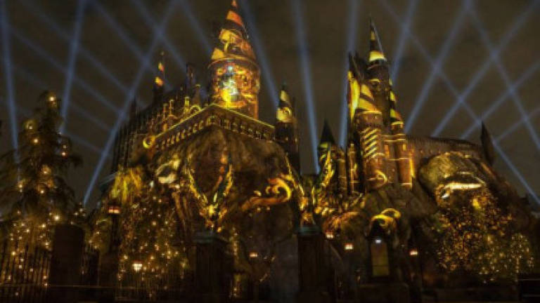 Universal Studios Hollywood to add nocturnal show to Harry Potter world