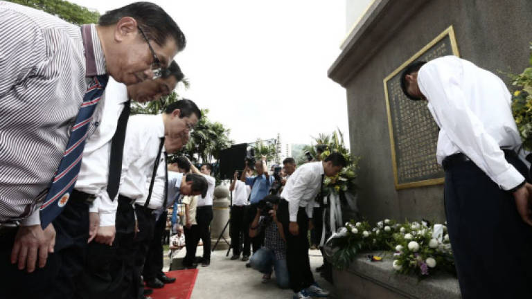 War veteran finally pays respect to his colleagues War veteran finally pays respect to his colleagues