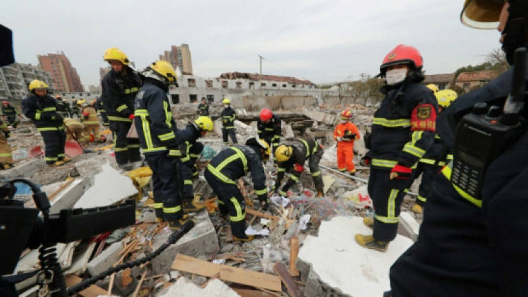 Blast rocks Chinese megaport city, two dead (Update)
