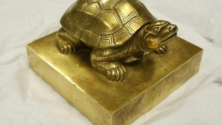US returns looted royal seals to S.Korea