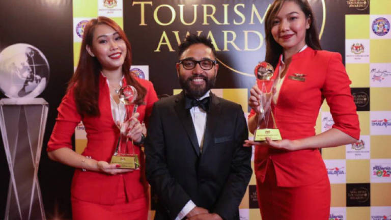 Nazri lauds tourism industry players at awards