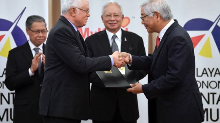 Najib witnesses signing of MoU to help under-performing Orang Asli students (Updated)