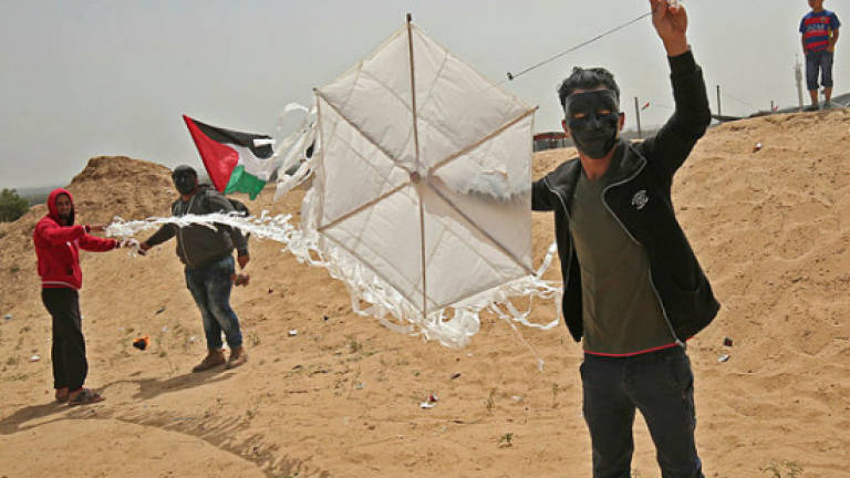 Fiery kites adopted as new tactic by Gaza protesters