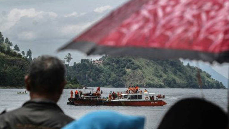 Sonar deployed in hunt for Indonesia ferry disaster victims
