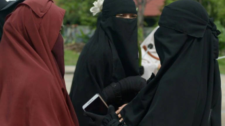 Indonesian universities 'ban' niqab over fundamentalism fears
