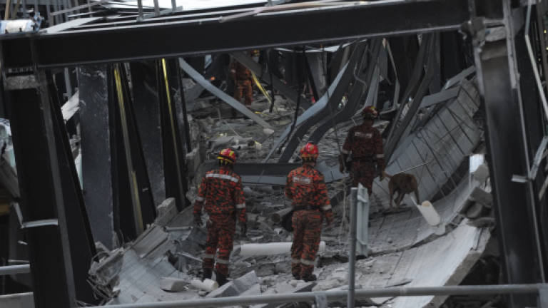 Search and rescue operations at the collapsed pedestrian bridge halted