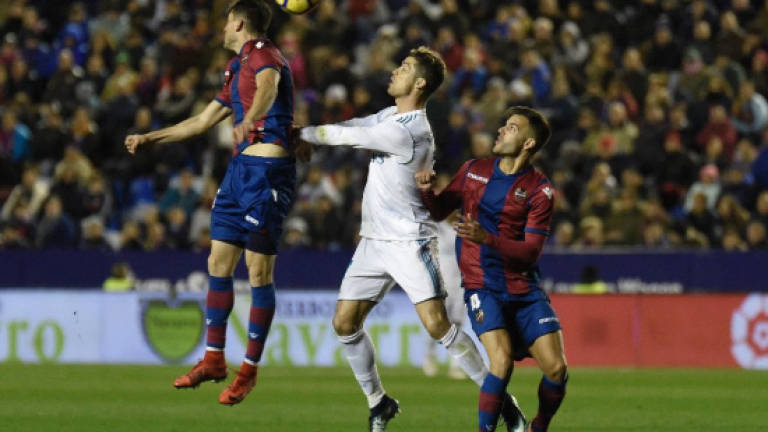 Pazzini late show sees Real Madrid held at Levante