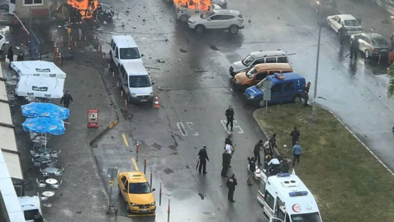 New Turkey attack kills two as Istanbul gunman hunted