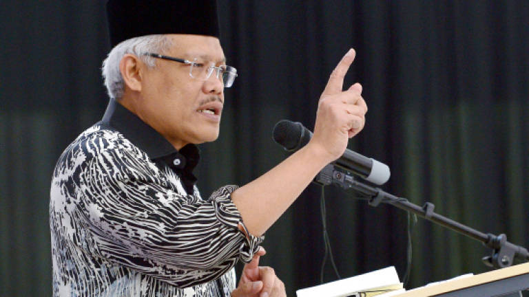 Supply of cooking oil increases, says Hamzah