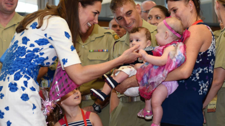 Touring royals meet Australian military families Touring royals meet Australian military families