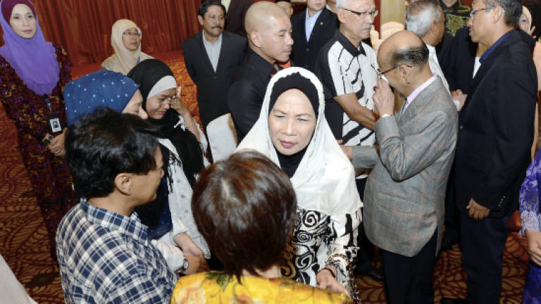 MH17: King, Queen meet with families of M'sian passengers, crew