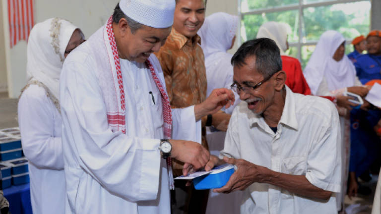 1,174 people in Bagan Datuk receive Ramadan aid