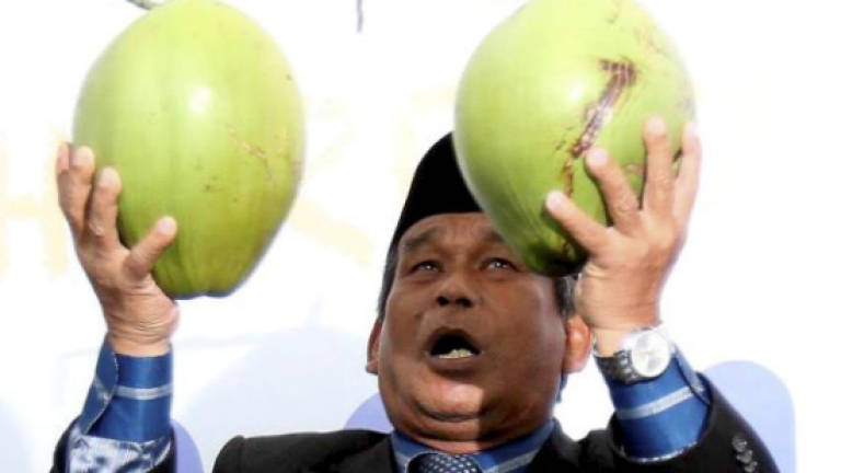 Raja Bomoh repents for insulting Islam