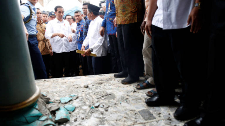 'We will rebuild': Indonesian president tours quake zone