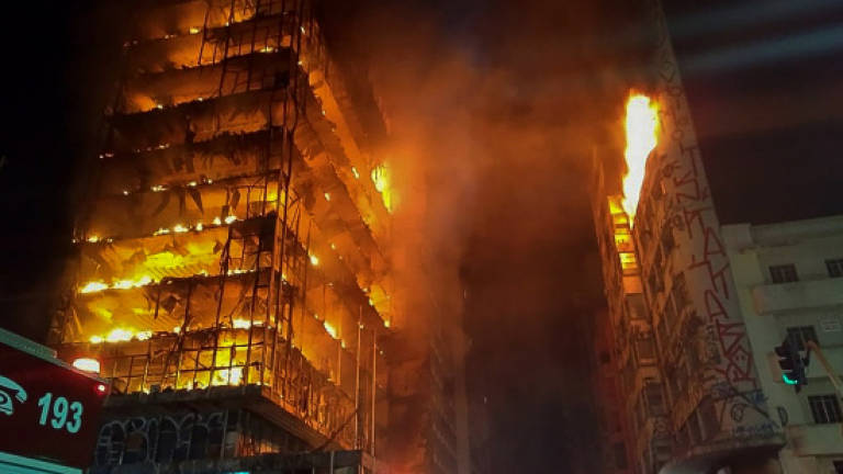 Sao Paulo tower building catches fire, collapses