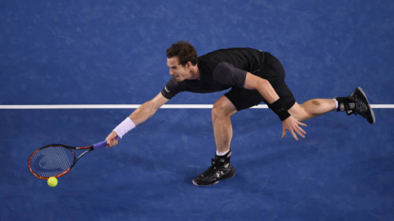 Murray puts drama behind him with Tomic win