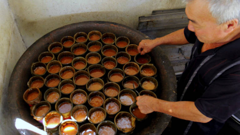 Traditionally-made kuih bakul still in high demand Traditionally-made kuih bakul still in high demand